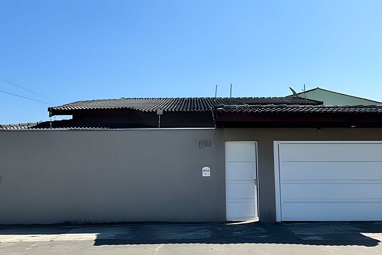 Casa com piscina em Bertioga -SP (1)