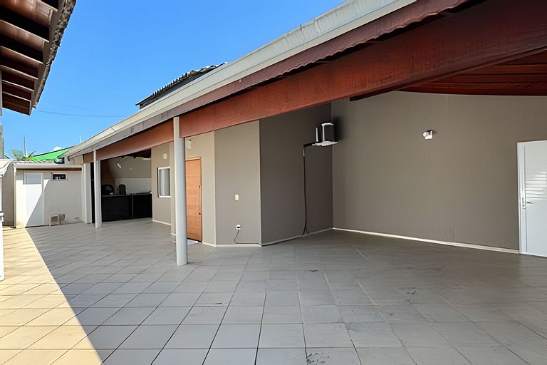 Casa com piscina em Bertioga -SP (1)