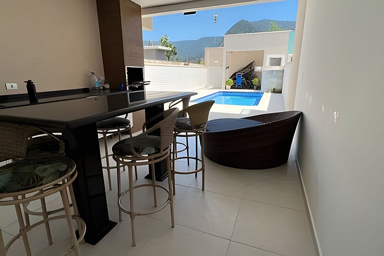 Casa c/ piscina em Cond, Boraceia - SP