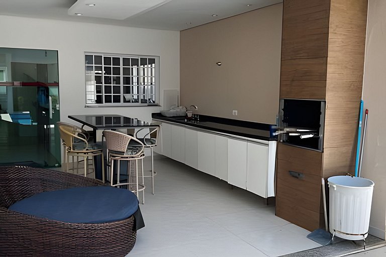 Casa c/ piscina em Cond, Boraceia - SP