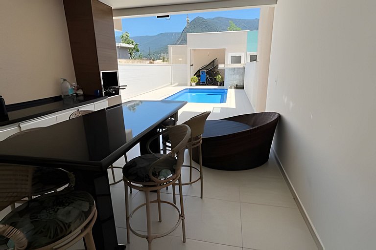 Casa c/ piscina em Cond, Boraceia - SP