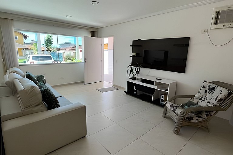 Casa c/ piscina em Cond, Boraceia - SP