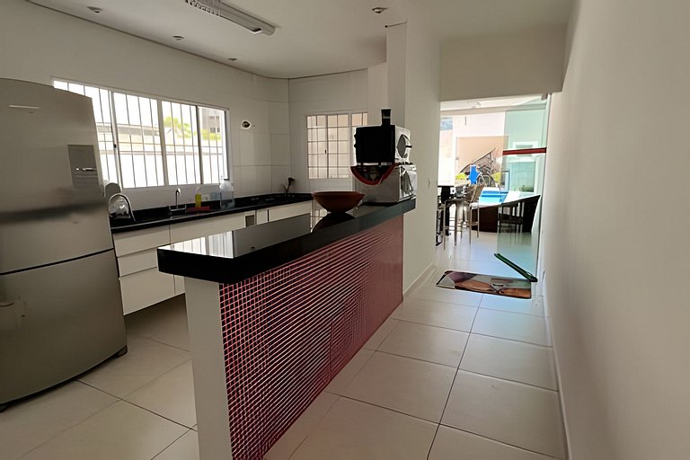 Casa c/ piscina em Cond, Boraceia - SP