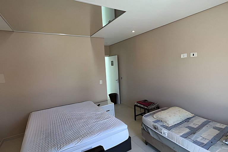 Casa c/ piscina em Cond, Boraceia - SP