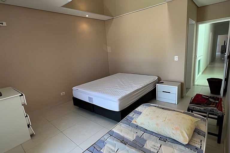 Casa c/ piscina em Cond, Boraceia - SP