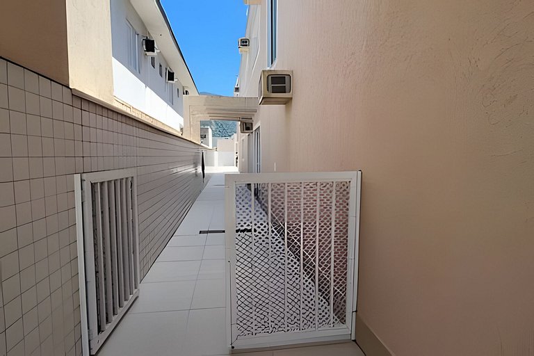 Casa c/ piscina em Cond, Boraceia - SP