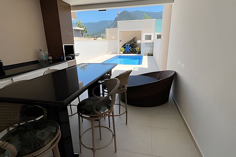 Casa c/ piscina em Cond, Boraceia - SP