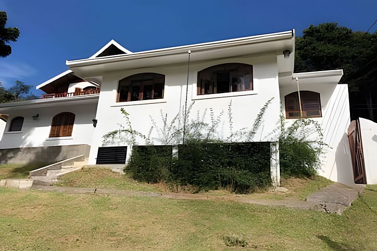 Linda residência em Campos do Jordão - SP