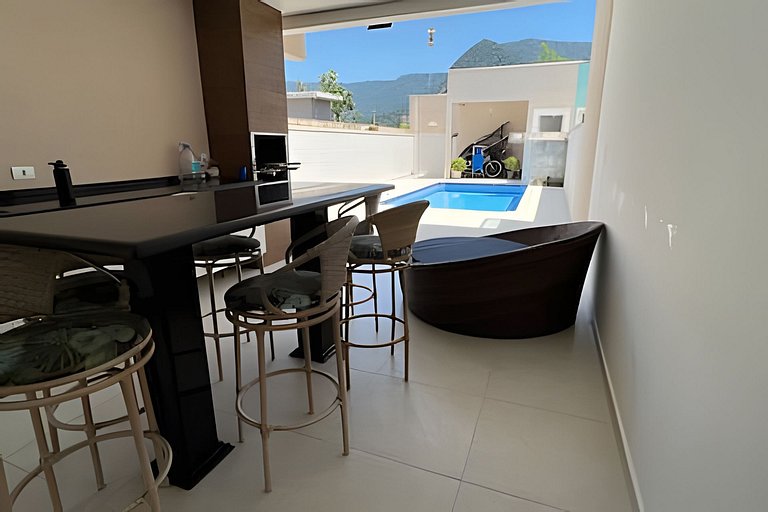 Casa c/ piscina em Cond, Boraceia - SP