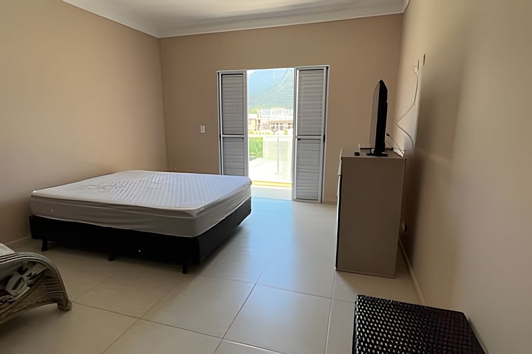 Casa c/ piscina em Cond, Boraceia - SP