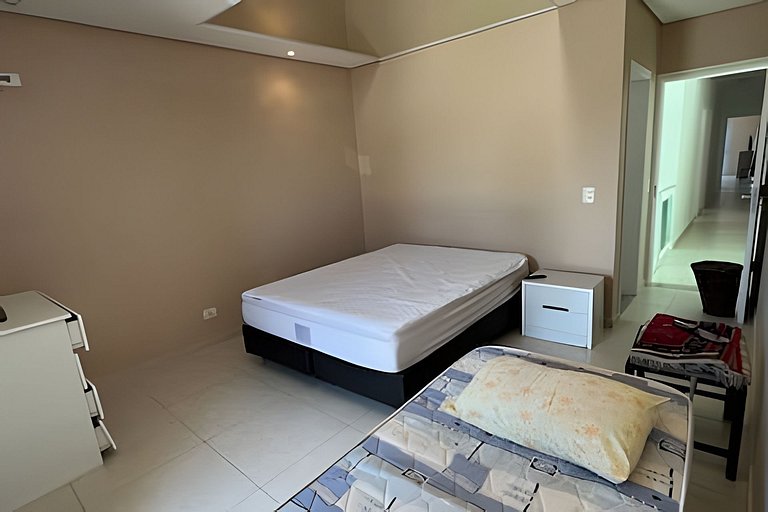 Casa c/ piscina em Cond, Boraceia - SP