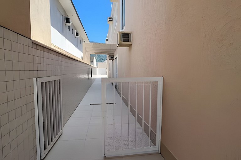Casa c/ piscina em Cond, Boraceia - SP