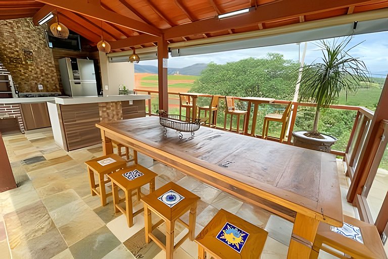 Maravilhosa casa com piscina em Capitólio-MG