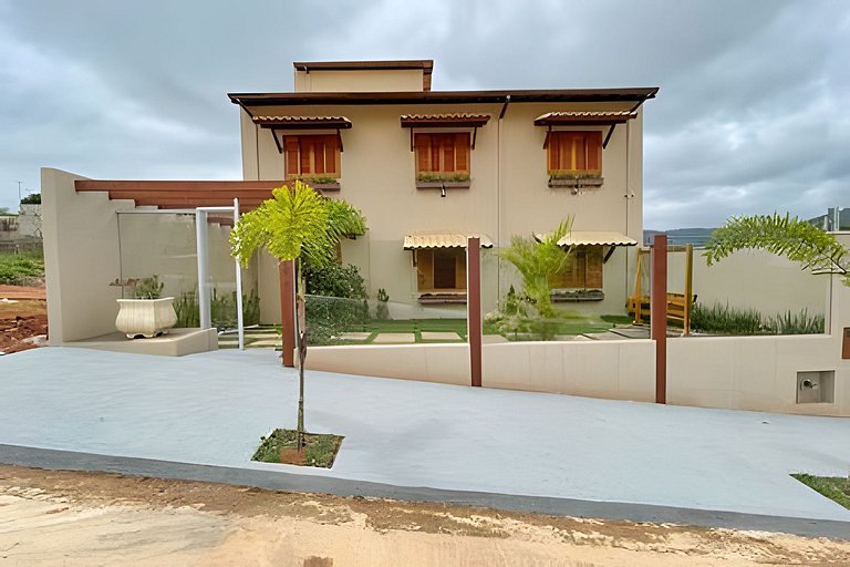 Maravilhosa casa com piscina em Capitólio-MG