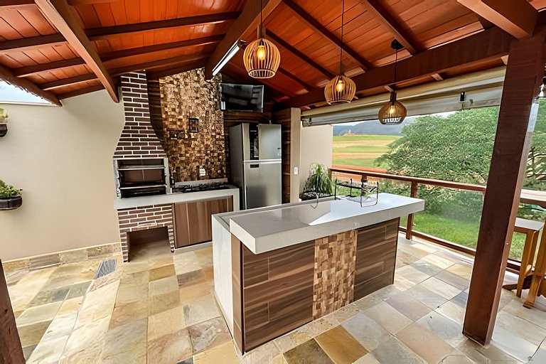 Maravilhosa casa com piscina em Capitólio-MG
