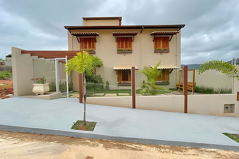 Maravilhosa casa com piscina em Capitólio-MG