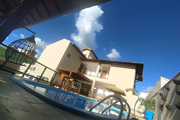 Maravilhosa casa com piscina em Capitólio-MG