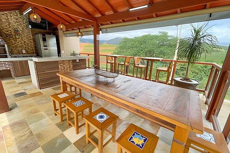 Maravilhosa casa com piscina em Capitólio-MG
