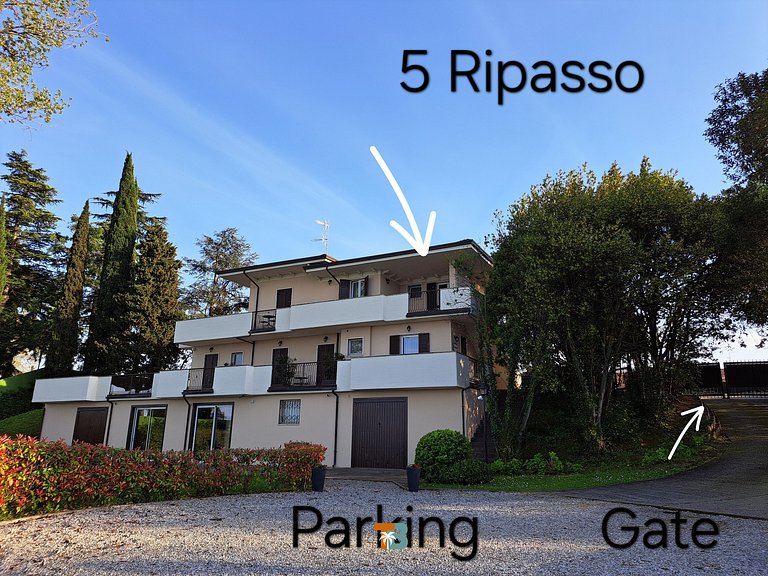 Elegant house at Lago di Garda (5)
