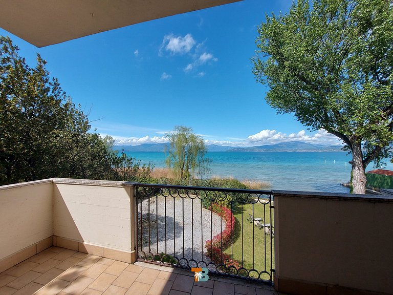 Elegant house at Lago di Garda (5)