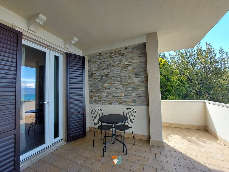 Elegant house at Lago di Garda (5)